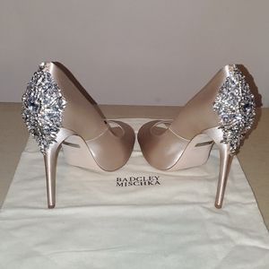 Size 8 bagdley Mischka heels